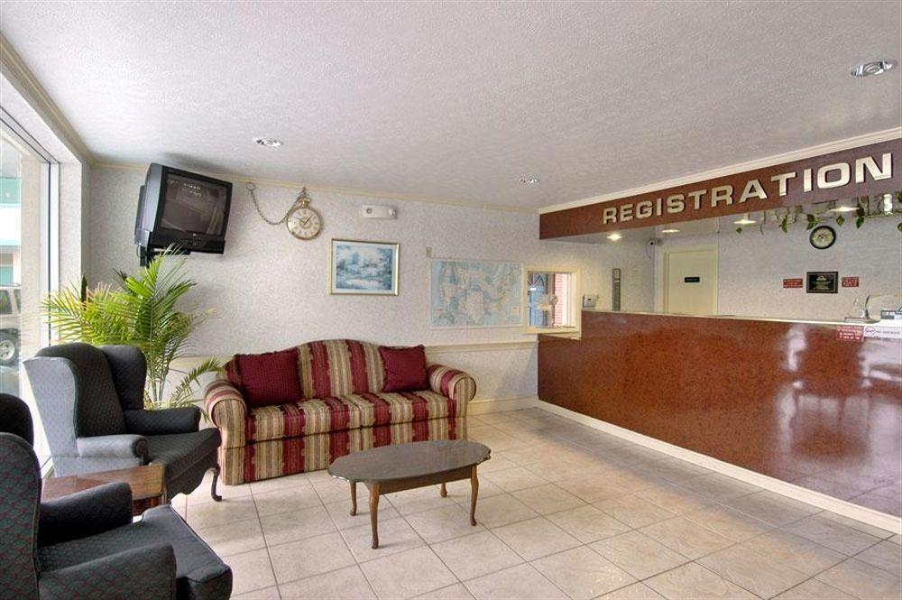 Americas Best Value Inn Suites Южен Бостън Интериор снимка