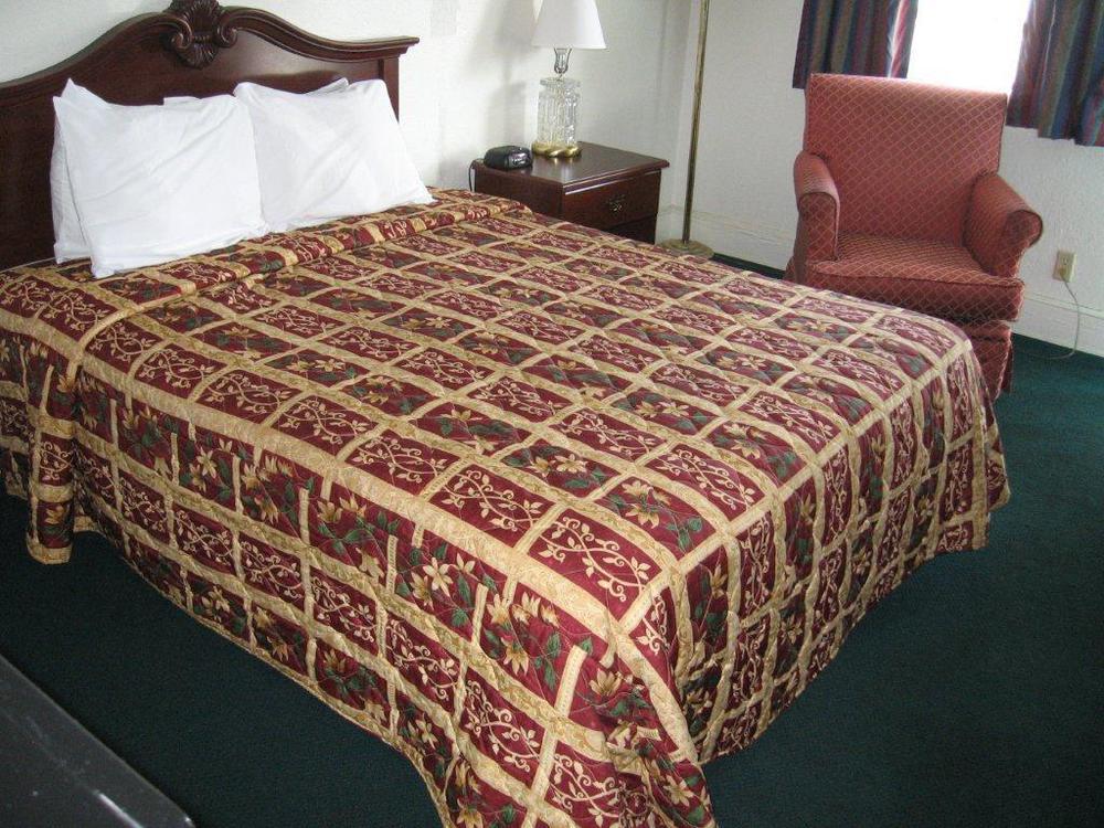Americas Best Value Inn Suites Южен Бостън Стая снимка